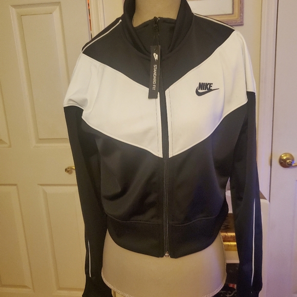 Nike Full Zip Women's Jacket - Picture 2 of 15